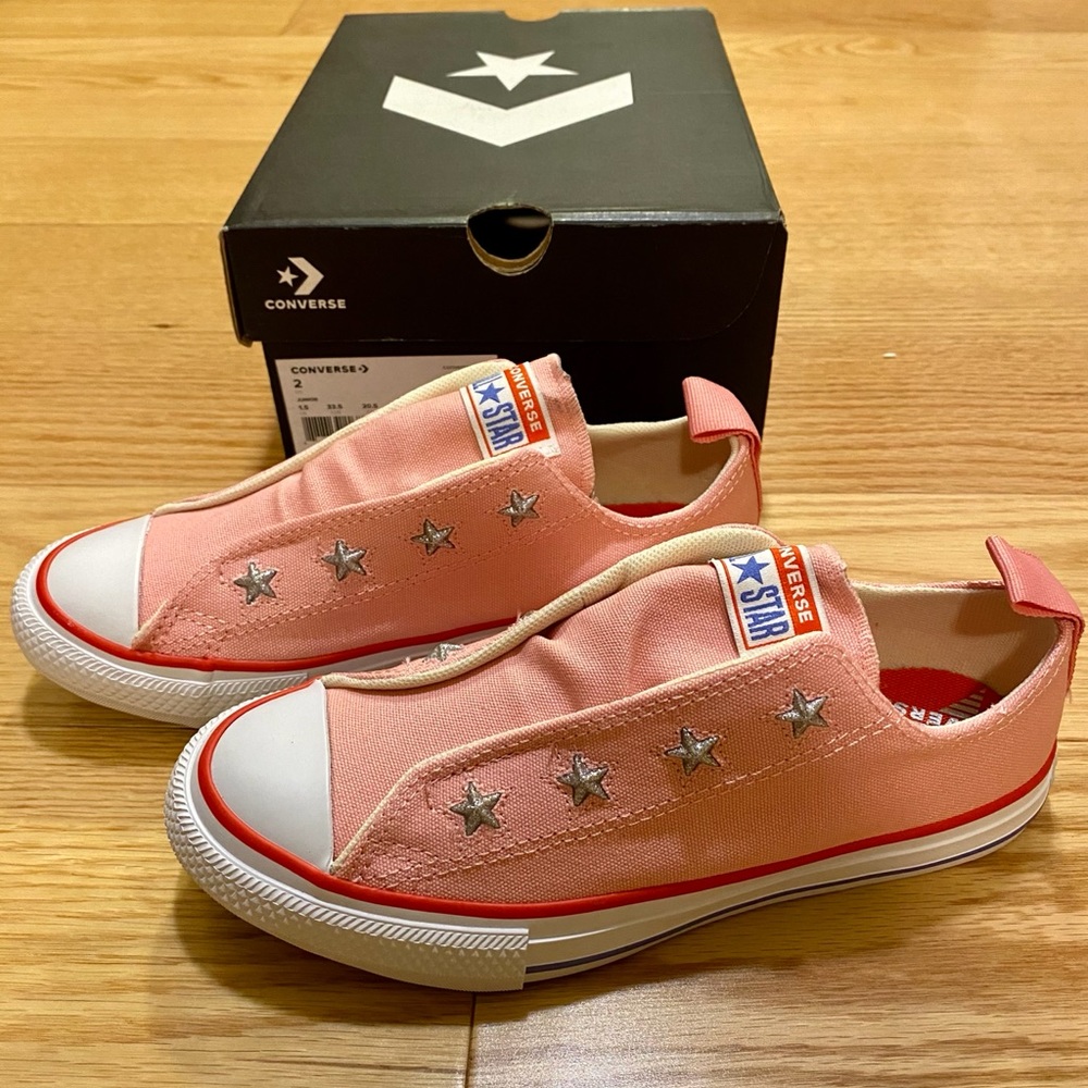 NWT girls Chuck Taylor All Stars size 2
